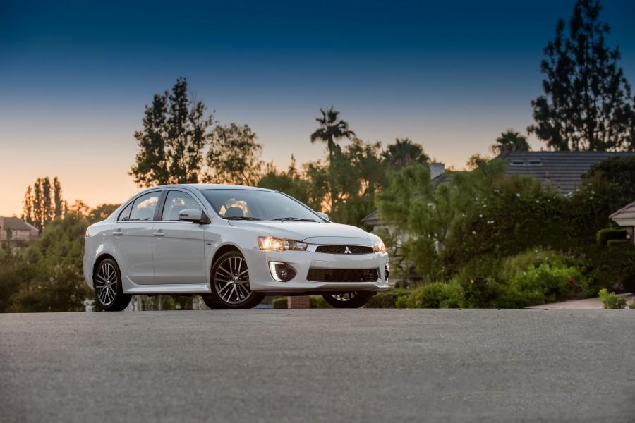  Mitsubishi Lancer SEL 2016 года  (NA) (фото 11 из 21)